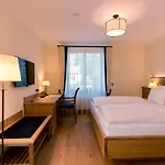 & Gaststaette Zum Erdinger Weissbraeu Hotel 3*