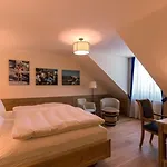 & Gaststaette Zum Erdinger Weissbraeu 3* Munich
