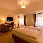 & Gaststaette Zum Erdinger Weissbraeu Hotel 3*
