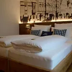 & Gaststaette Zum Erdinger Weissbraeu 3* Munich