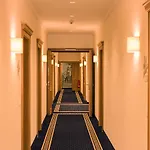 & Gaststaette Zum Erdinger Weissbraeu 3* Munich