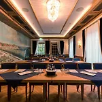 & Gaststaette Zum Erdinger Weissbraeu 3* Munich