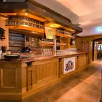 & Gaststaette Zum Erdinger Weissbraeu 3* Munich