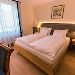 & Gaststaette Zum Erdinger Weissbraeu 3* Munich