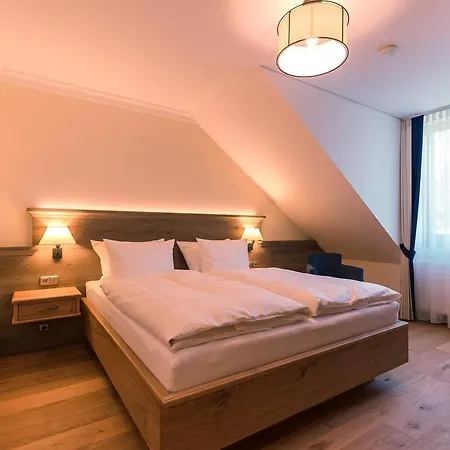 فندق & Gaststaette Zum Erdinger Weissbraeu 3*