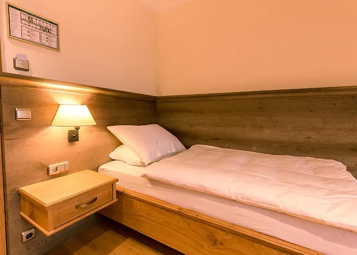 Hotel & Gaststaette Zum Erdinger Weissbraeu 3*