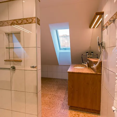 Отель & Gaststaette Zum Erdinger Weissbraeu