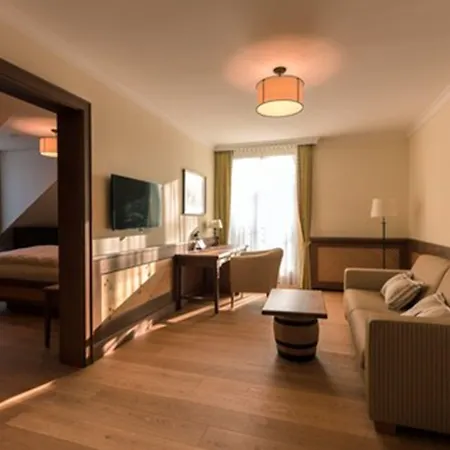 Отель & Gaststaette Zum Erdinger Weissbraeu 3*