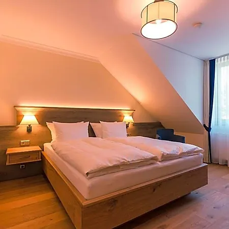 & Gaststaette Zum Erdinger Weissbraeu Hotel