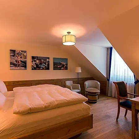 Hotel & Gaststaette Zum Erdinger Weissbraeu 3*