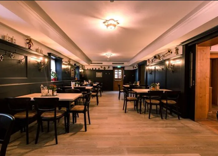 Hotel & Gaststaette Zum Erdinger Weissbraeu 3*