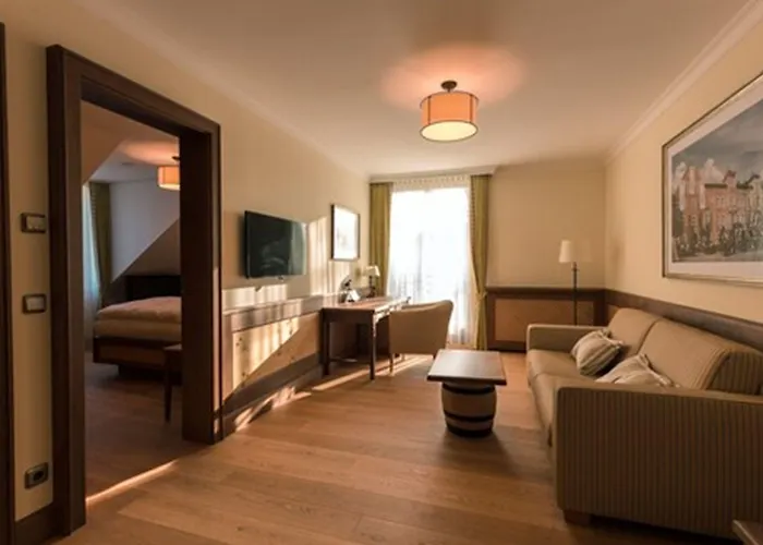 Hotel & Gaststaette Zum Erdinger Weissbraeu 3*