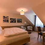 Hotel & Gaststaette Zum Erdinger Weissbraeu 3*