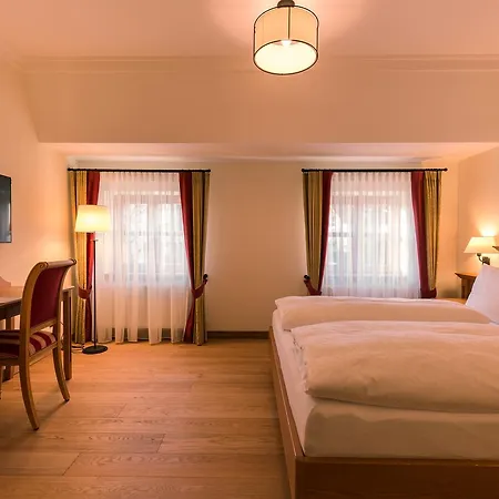 Szálloda & Gaststaette Zum Erdinger Weissbraeu 3*