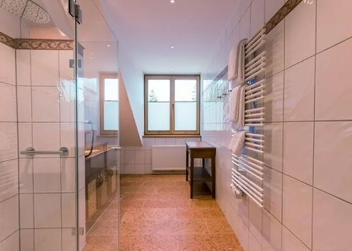 فندق & Gaststaette Zum Erdinger Weissbraeu 3*