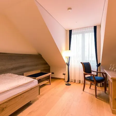 & Gaststaette Zum Erdinger Weissbraeu 3* Munich
