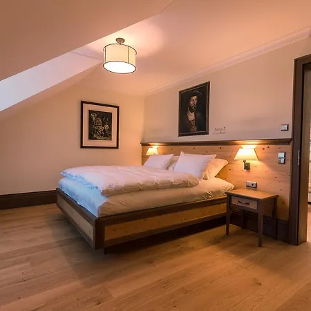 & Gaststaette Zum Erdinger Weissbraeu 3* Munich