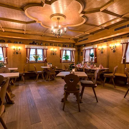 & Gaststaette Zum Erdinger Weissbraeu 3* Munich