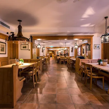 Hotel & Gaststaette Zum Erdinger Weissbraeu 3*