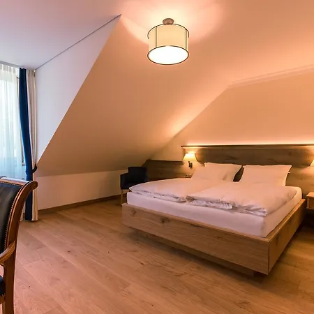& Gaststaette Zum Erdinger Weissbraeu 3* Munich