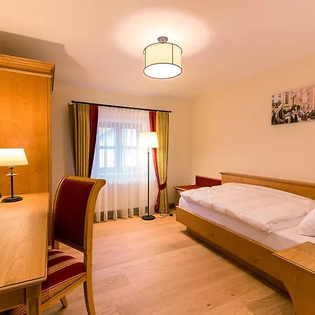 Hotel & Gaststaette Zum Erdinger Weissbraeu 3*