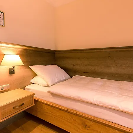 Otel & Gaststaette Zum Erdinger Weissbraeu 3*