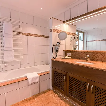 & Gaststaette Zum Erdinger Weissbraeu 3* Munich