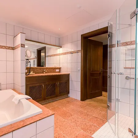& Gaststaette Zum Erdinger Weissbraeu 3* Munich