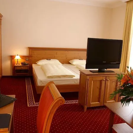 & Gaststaette Zum Erdinger Weissbraeu 3* Munich